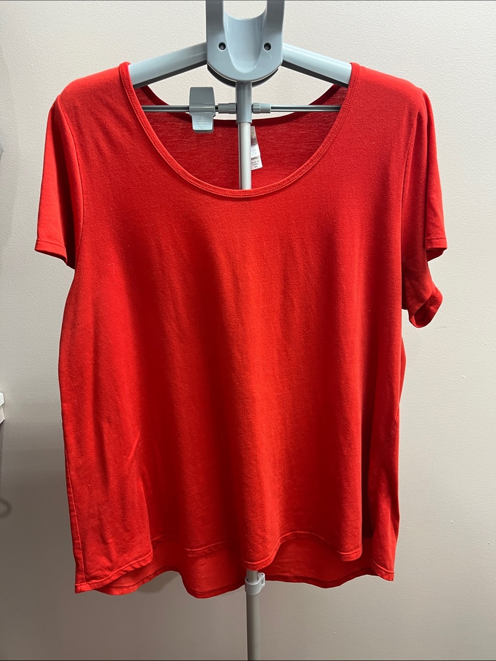 LuLaRoe Bright Red Scoop Neck Short Sleeve Top